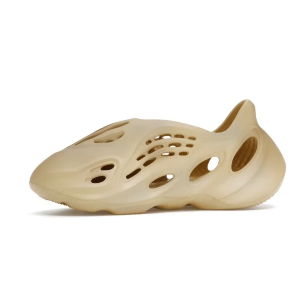 NIB ADIDAS MEN'S YEEZY FOAM RUNNER DESERT SAND SIZE 9 STYLE GW3354 SOLD OUT! - Picture 2 of 13